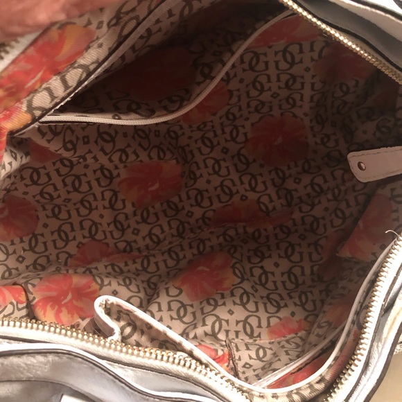 White Guess Satchel - Picture 4 of 11